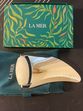 Brand New La Mer Facial Roller, Pouch in a La Mer Signature Box